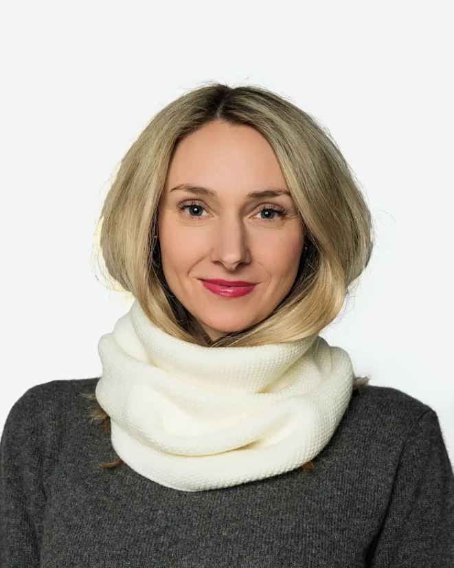 Dámska šatka z extra jemnej prírodnej vlny Merino s kulatým lemom