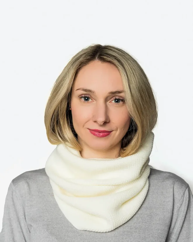 Dámska šatka z extra jemnej prírodnej vlny Merino s kulatým lemom